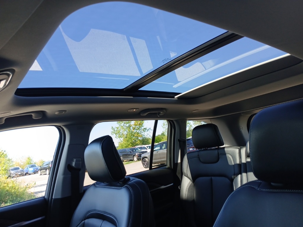 2023 Jeep Cherokee 4xe photo 11