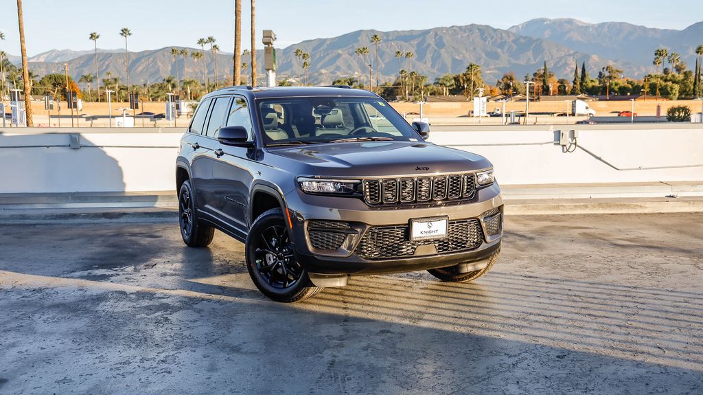 2025 Jeep Grand Cherokee Altitude's photo