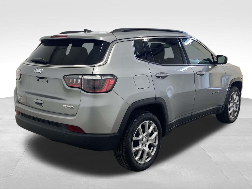 2022 Jeep Compass Latitude Lux photo 3