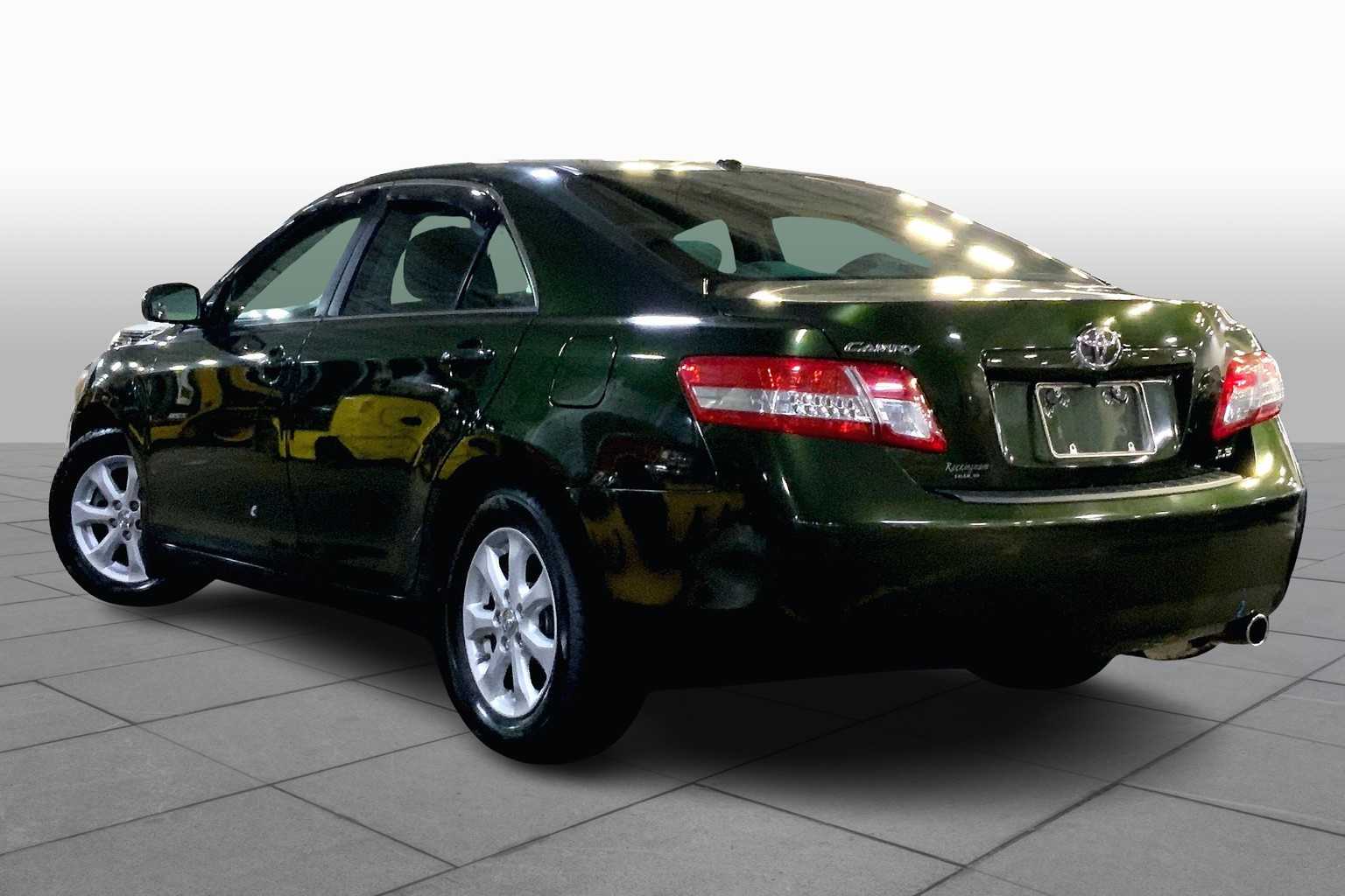 2011 Toyota Camry LE photo 10
