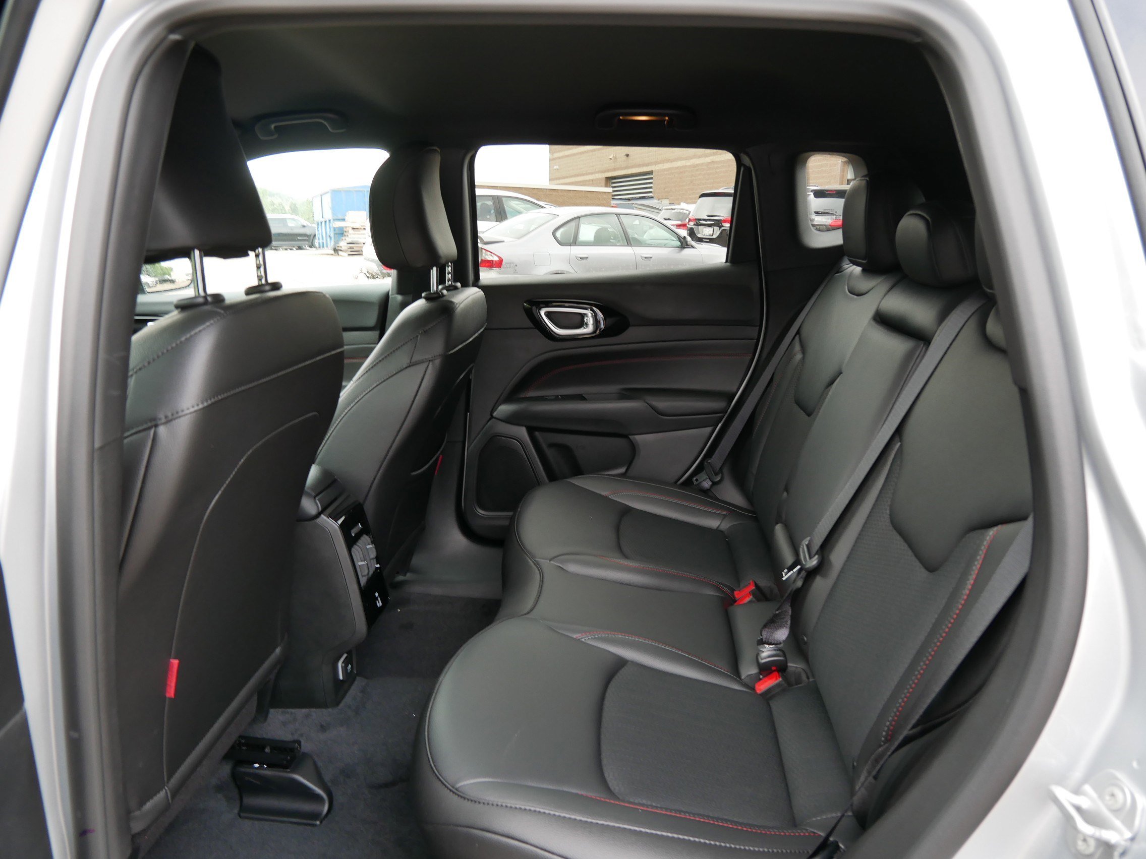 2025 Jeep Compass Trailhawk photo 3