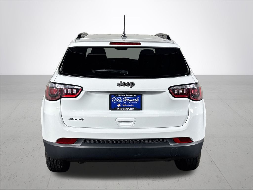 2025 Jeep Compass Latitude photo 3