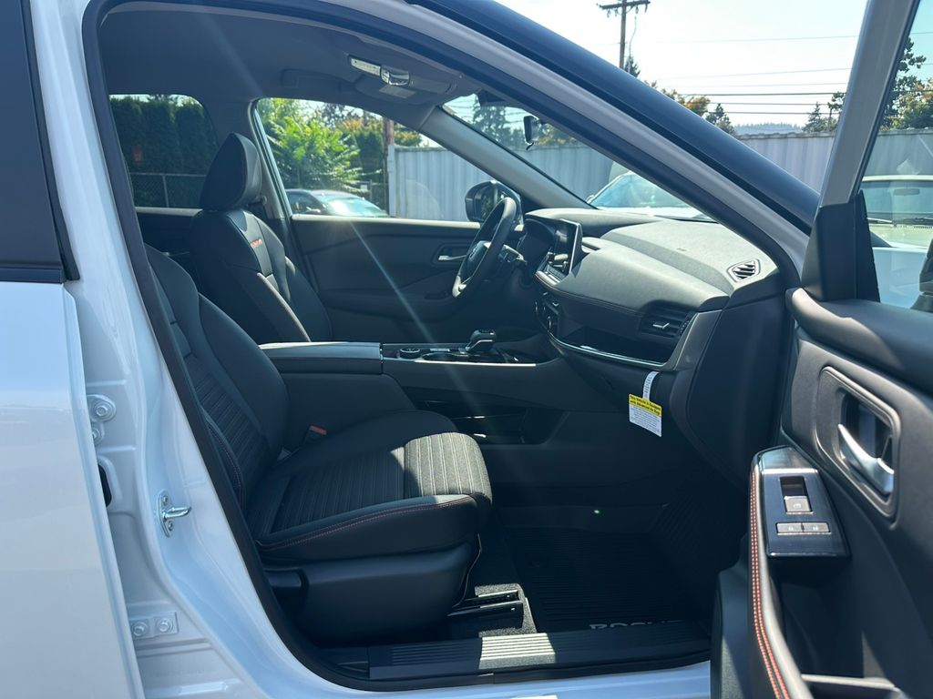 2026 Nissan Rogue SV photo 18