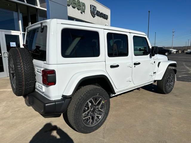 2025 Jeep Wrangler Sahara photo 5