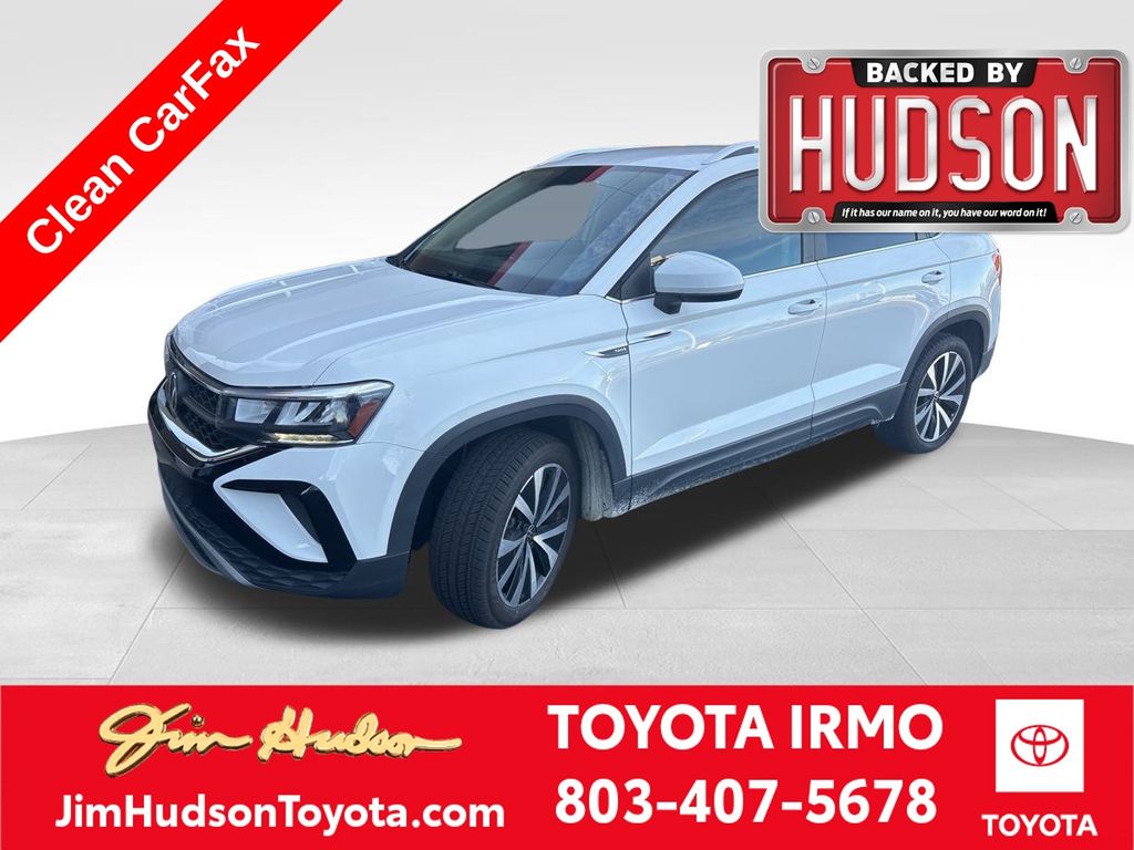 2022 Volkswagen Taos SE's photo