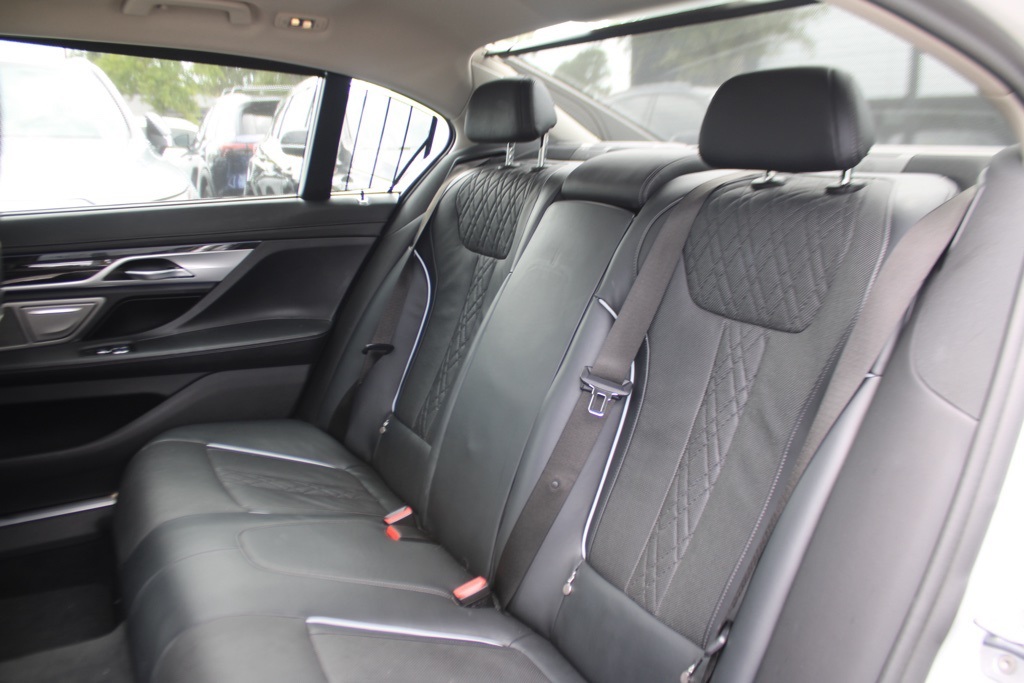 2020 Bmw 750i xDrive Sedan photo 40