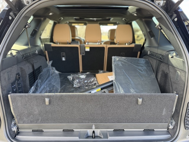 2025 Land Rover Discovery SE photo 10