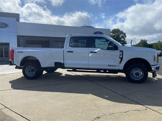 2025 Ford F-350 photo 2
