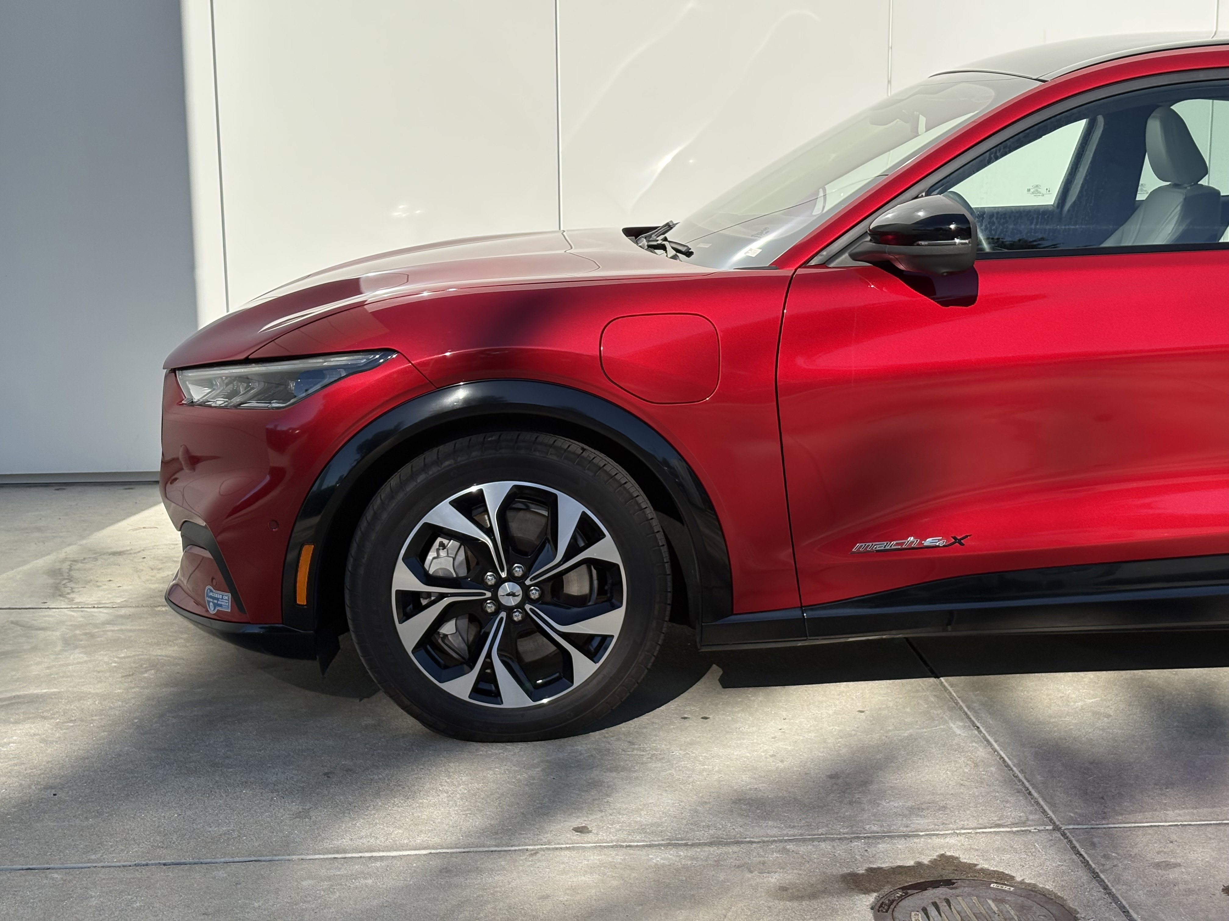 2021 Ford Mustang Mach-E Premium photo 4