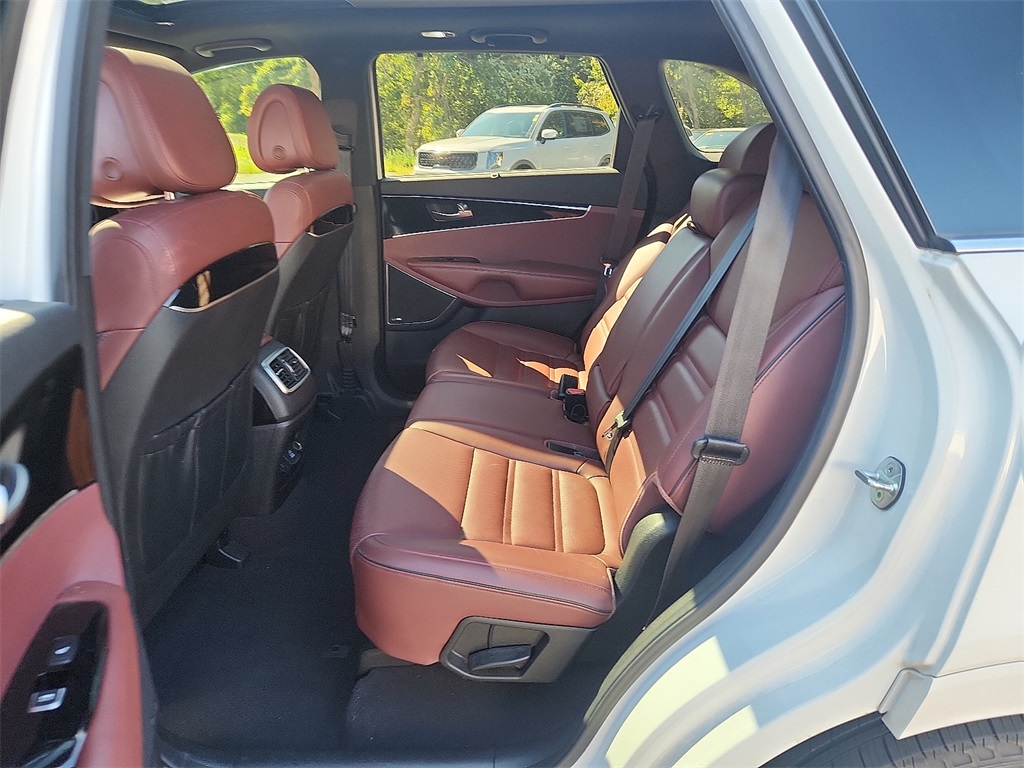 2016 Kia Sorento SX Limited photo 8