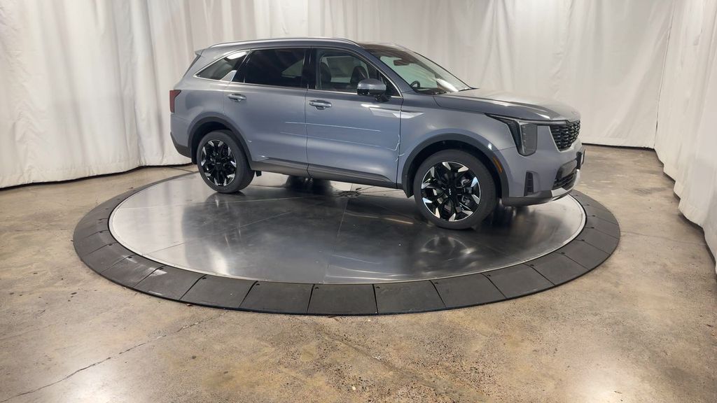 2025 Kia Sorento EX photo 3