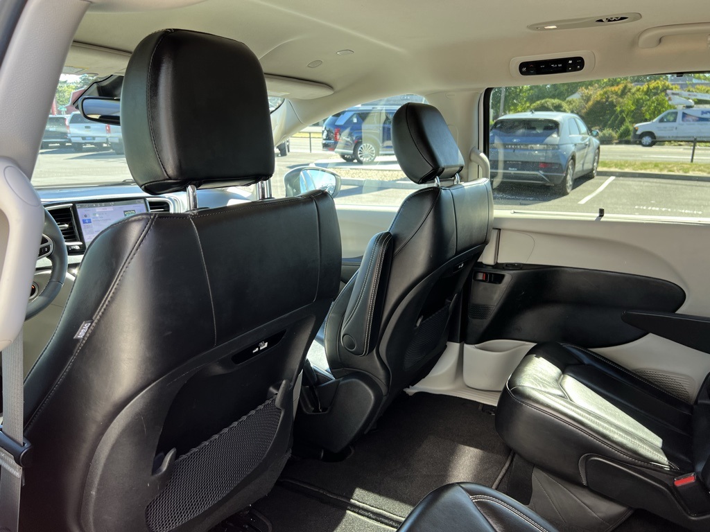 2023 Chrysler Pacifica Touring L photo 25