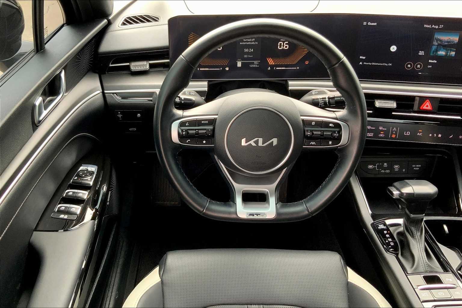 2025 Kia K5 GT-Line photo 5