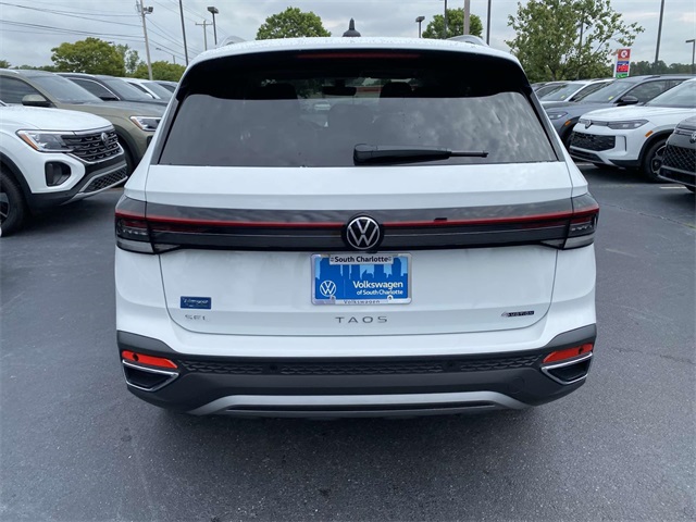 2025 Volkswagen Taos SEL photo 4