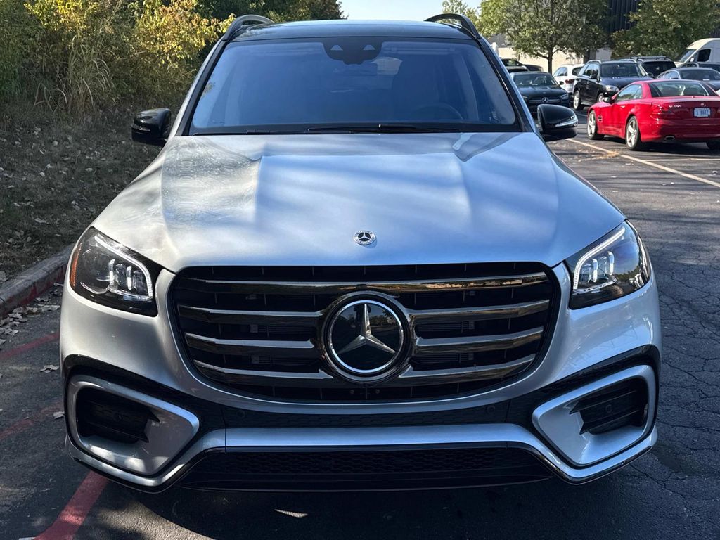 2026 Mercedes Benz GLS 450 4MATIC photo 9