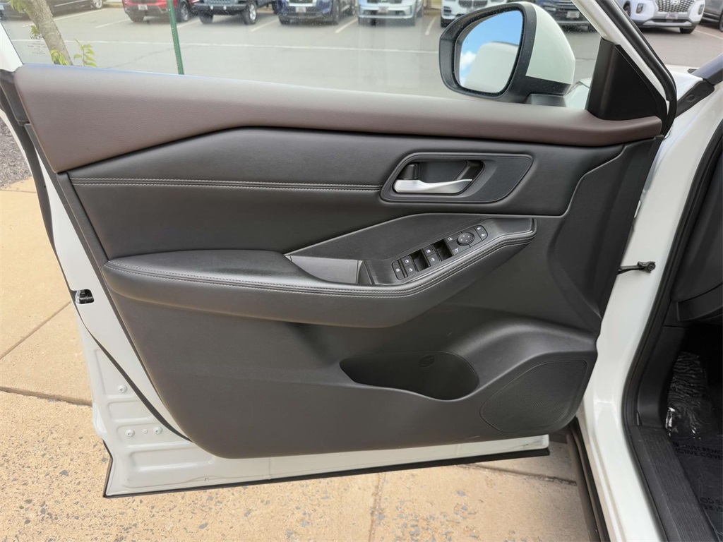 2023 Nissan Rogue SV photo 23
