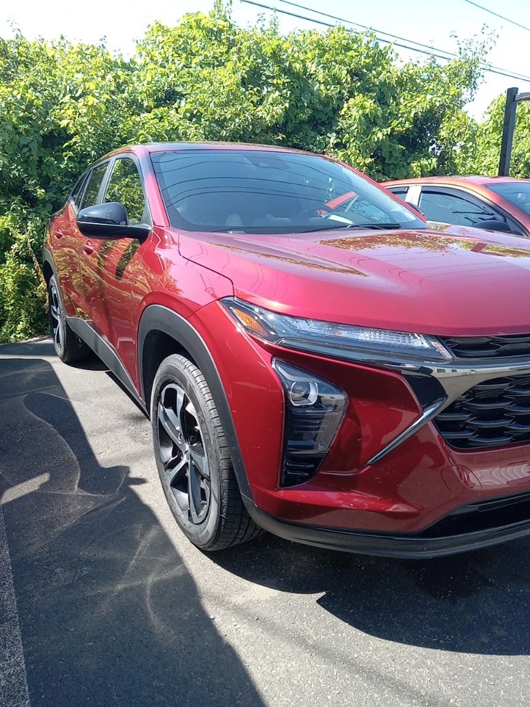 2024 Chevrolet Trax photo 2