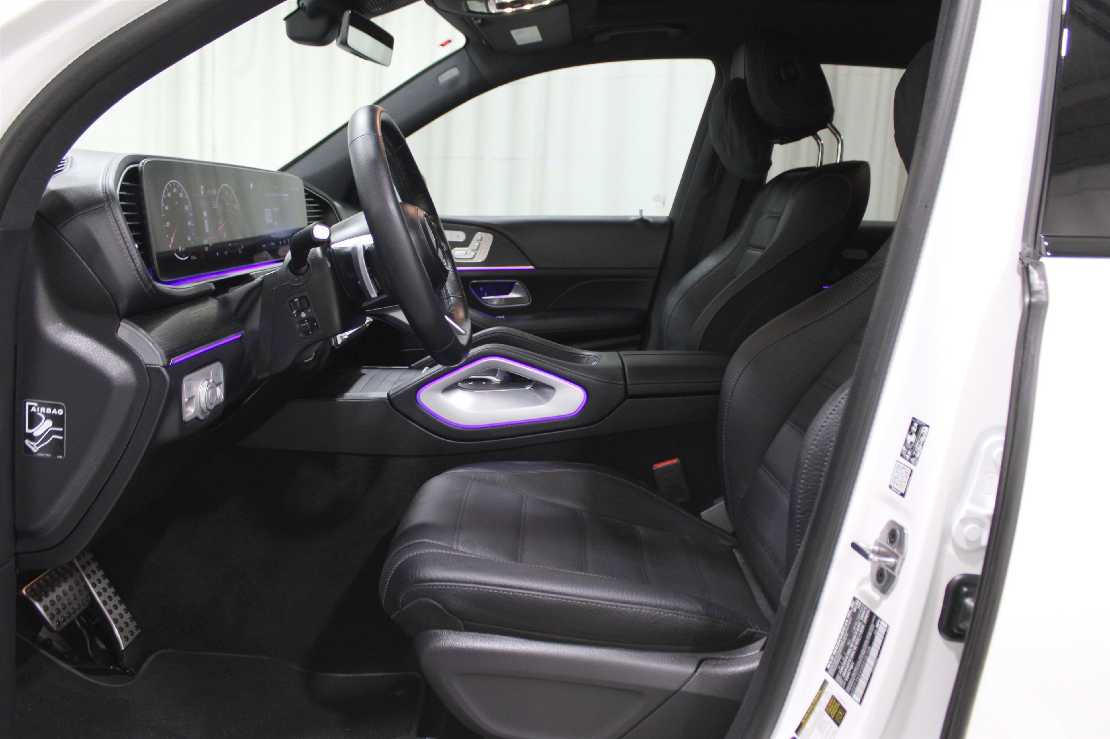 2025 Mercedes Benz GLS 450 4MATIC photo 3