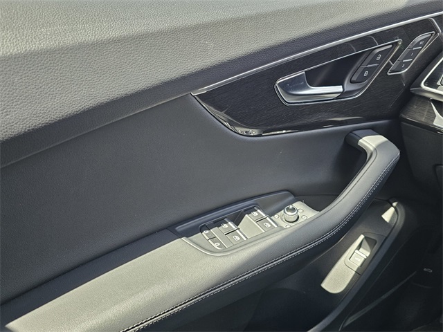 2024 Audi Q7 55 Premium Plus photo 28