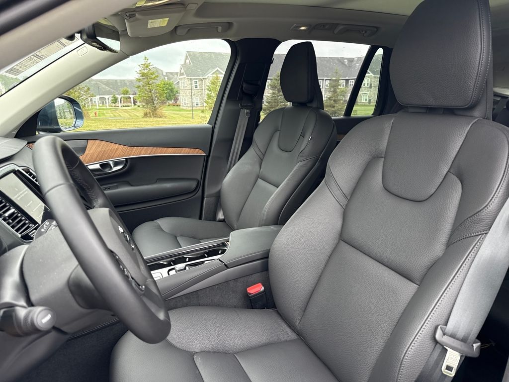 2025 Volvo XC90 Plus photo 10