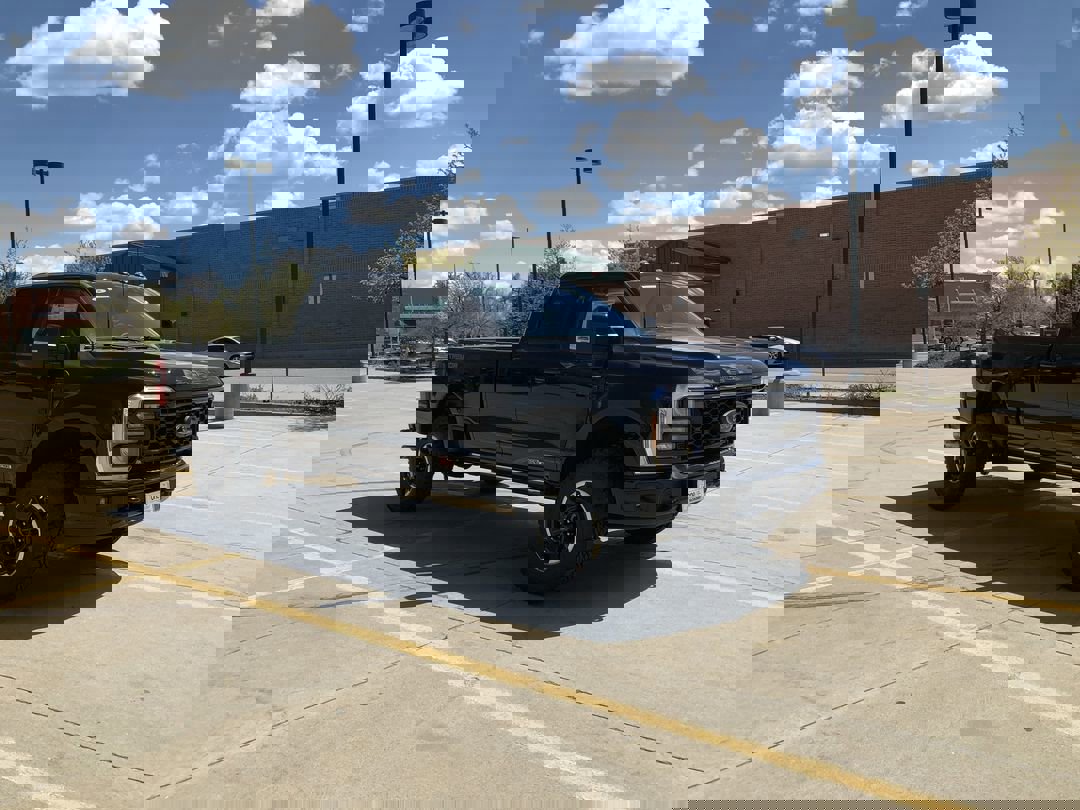 2025 Ford F-250 Lariat photo 2