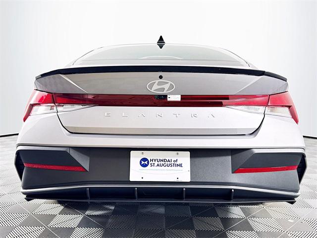 2025 Hyundai Elantra SEL Sport photo 5