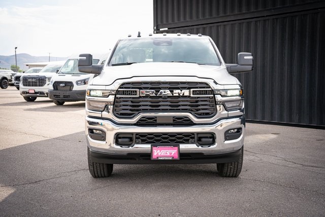 2025 Ram 2500 Tradesman photo 3