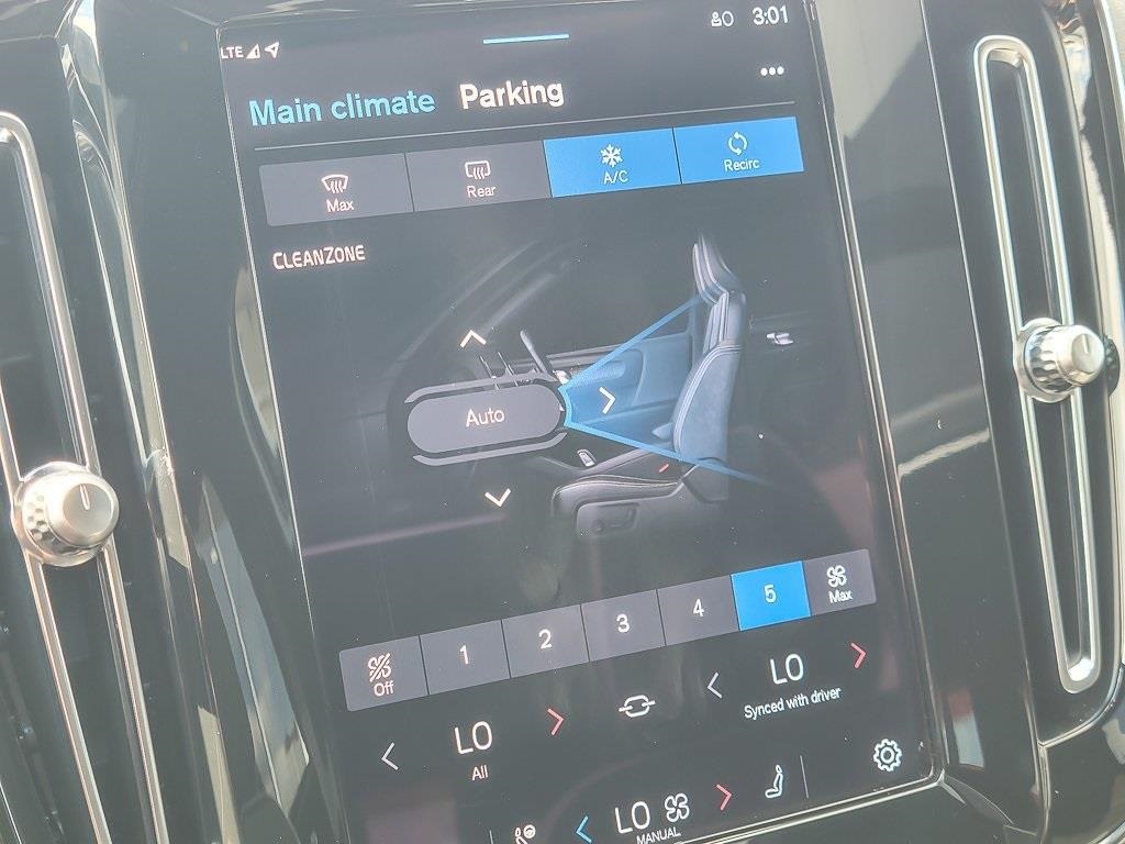 2023 Volvo XC40 Recharge Ultimate AWD photo 13