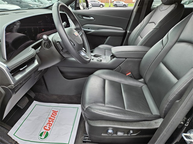 2024 Cadillac XT4 Premium Luxury photo 3