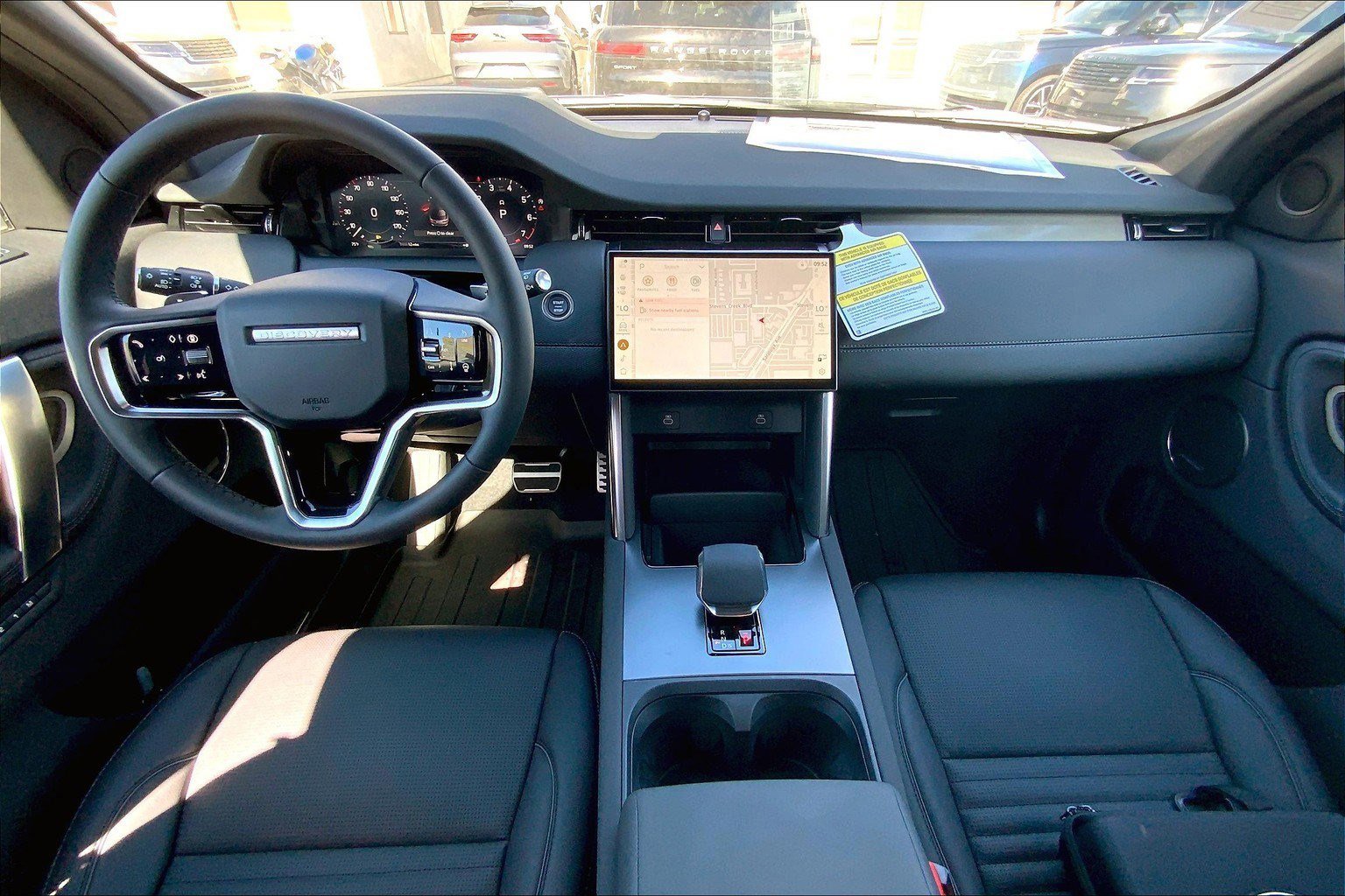 2025 Land Rover Discovery Sport Dynamic SE photo 2