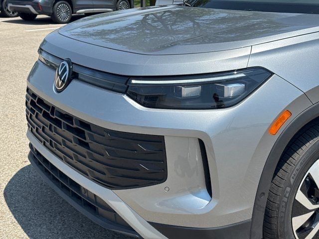 2025 Volkswagen Tiguan S photo 11