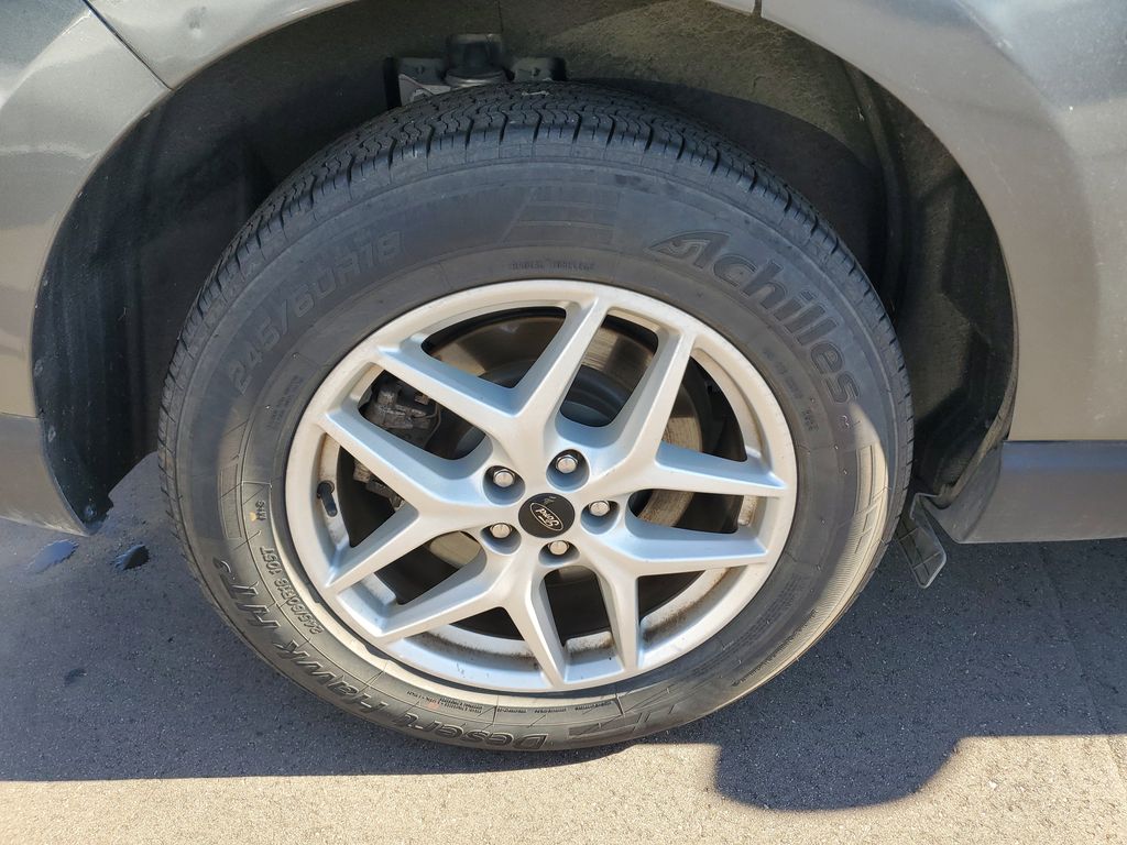 2023 Ford Edge SEL photo 3