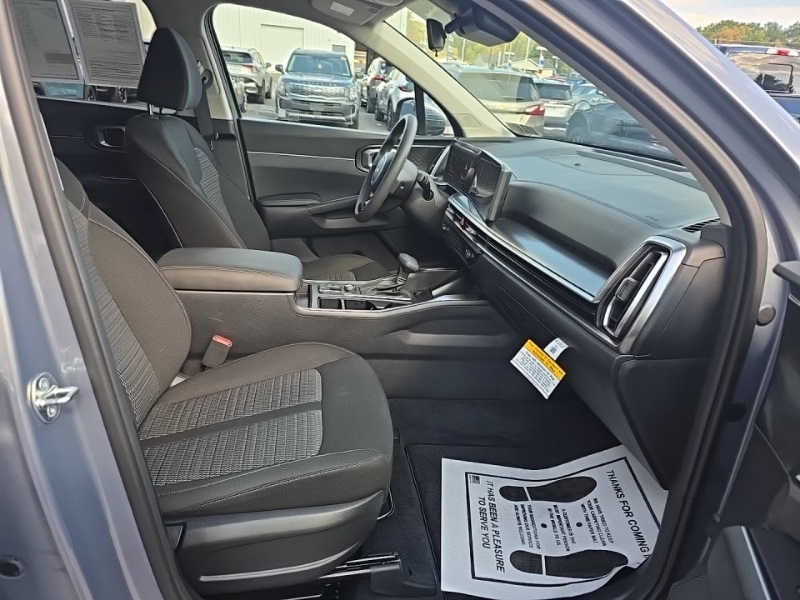 2025 Kia Sorento LX photo 30