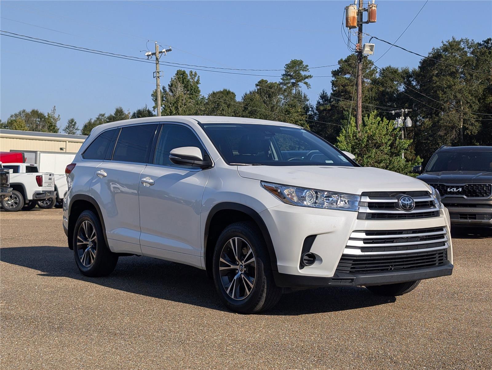 2018 Toyota Highlander LE photo 6