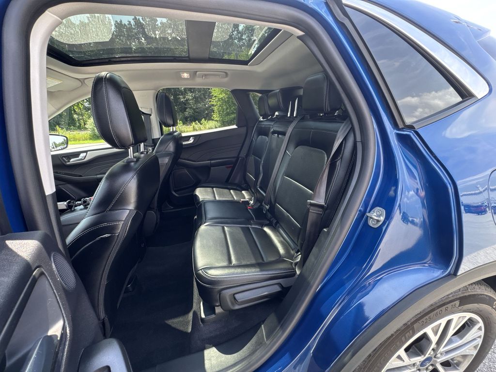 2022 Ford Escape SEL photo 22