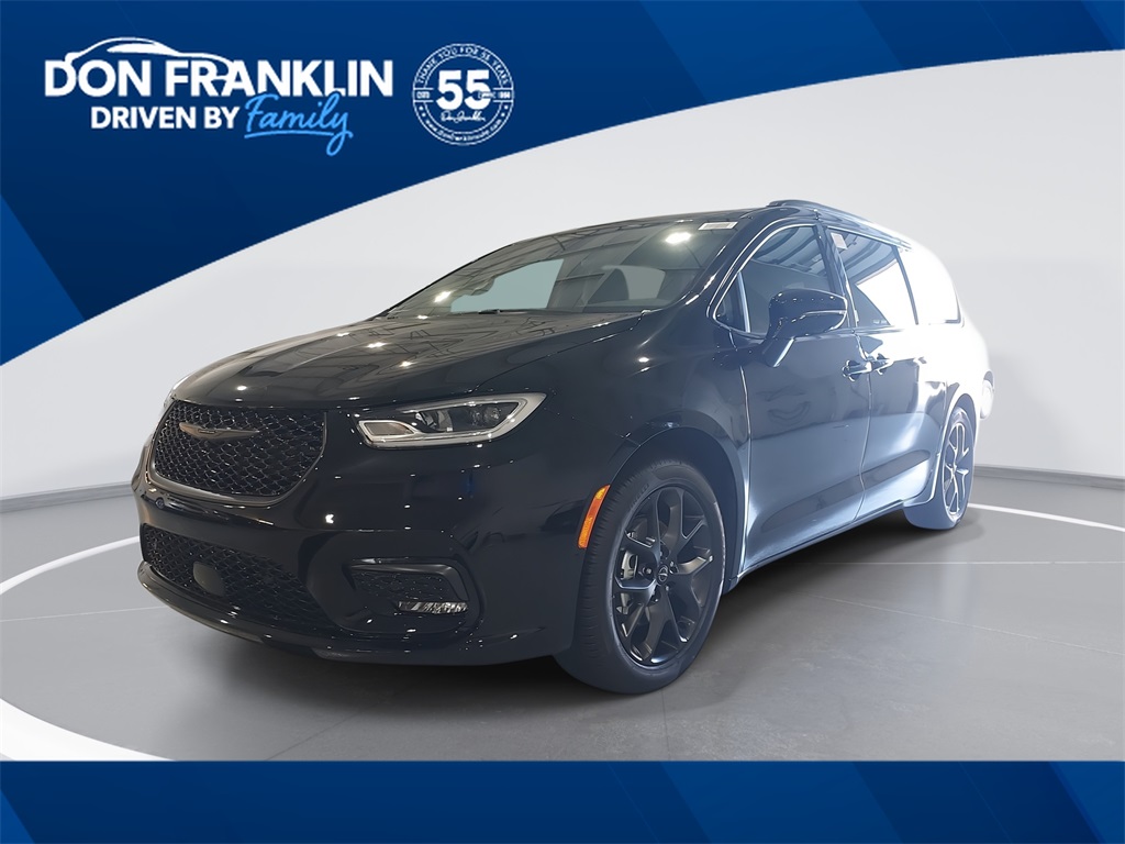 2026 Chrysler Pacifica Limited's photo