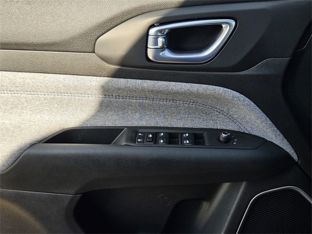 2025 Jeep Compass North Edition Latitude photo 11