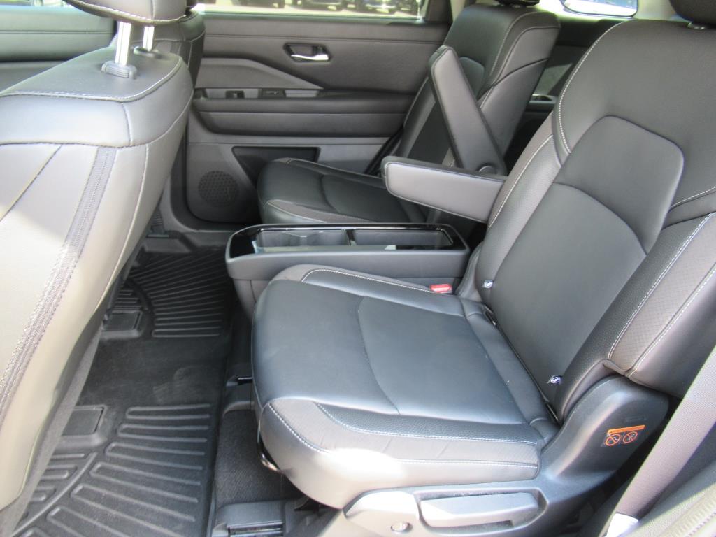 2023 Nissan Pathfinder SL photo 28