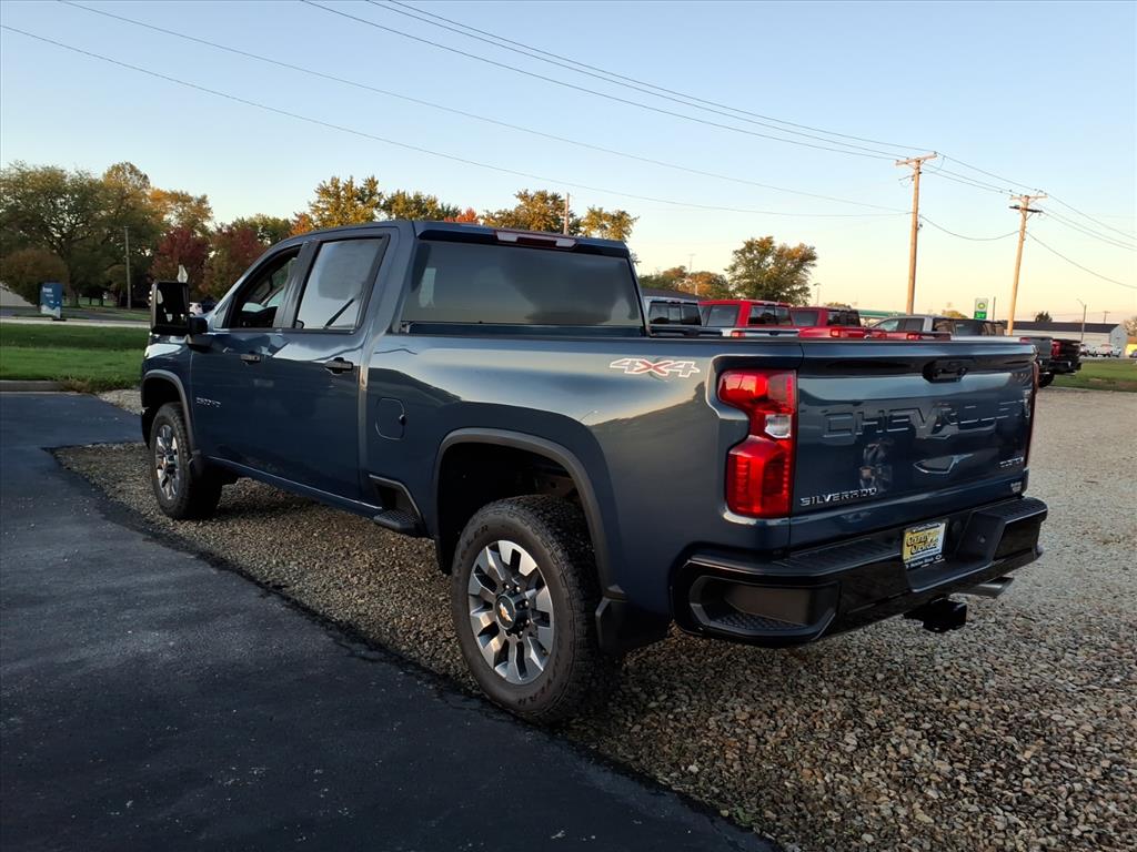 2026 Chevrolet Silverado 2500HD Custom photo 3