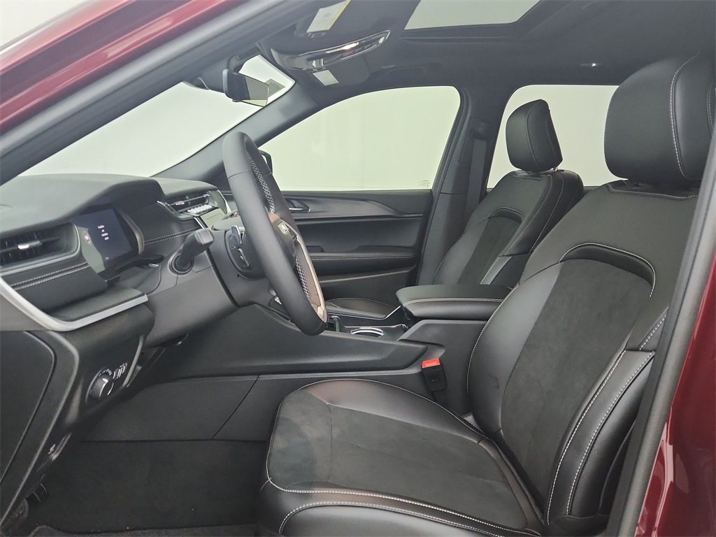 2025 Jeep Grand Cherokee Laredo Altitude X photo 18