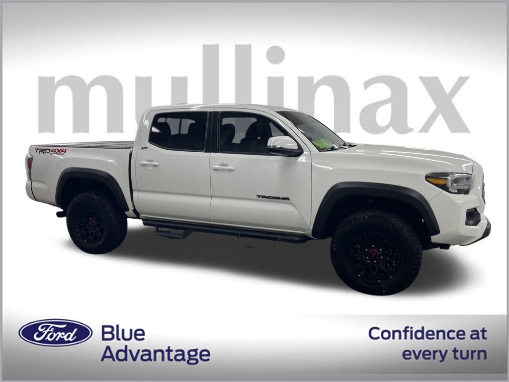 2023 Toyota Tacoma TRD Off-Road photo 2