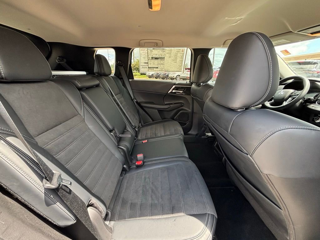 2024 Mitsubishi Outlander SE photo 15