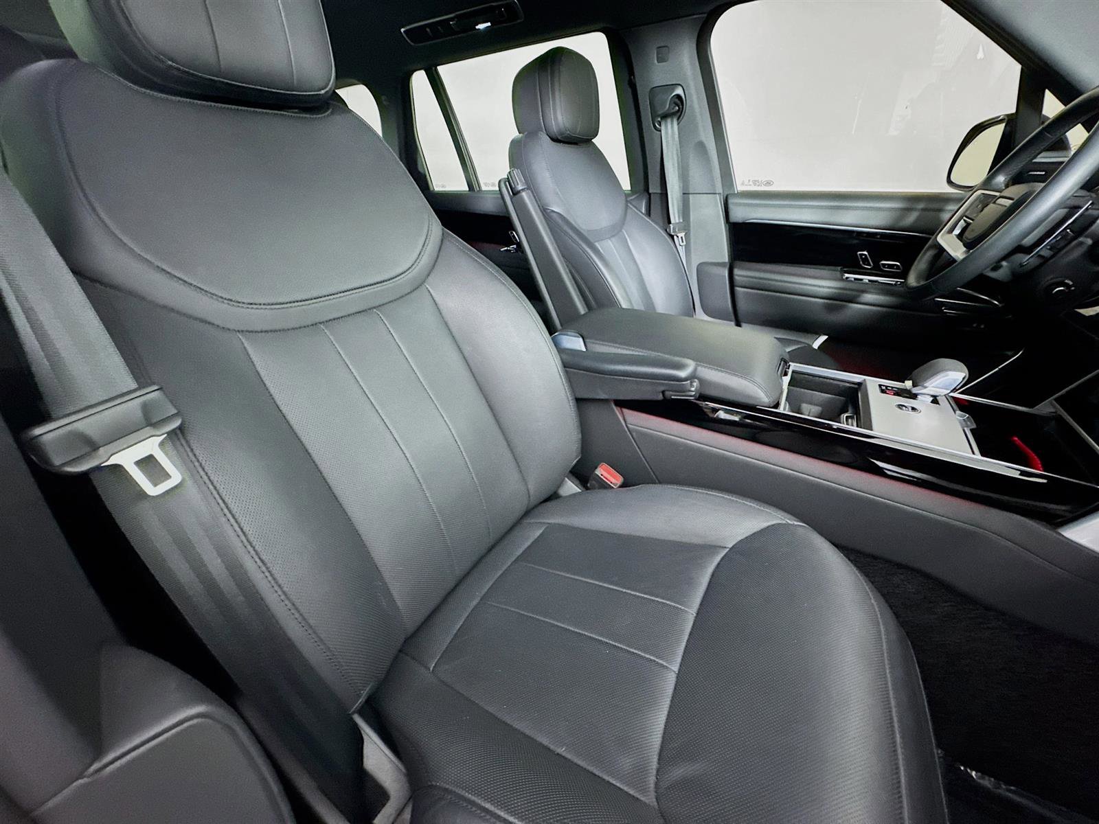 2024 Land Rover Range Rover SE photo 26