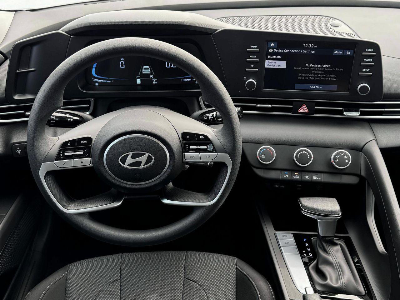 2025 Hyundai Elantra SE photo 17