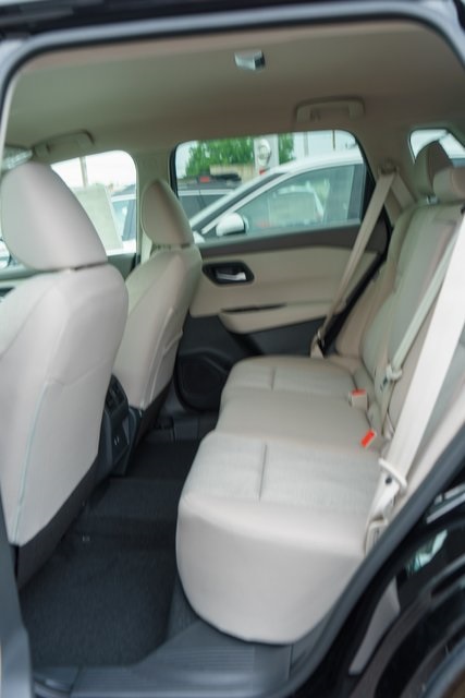 2025 Nissan Rogue SV photo 5