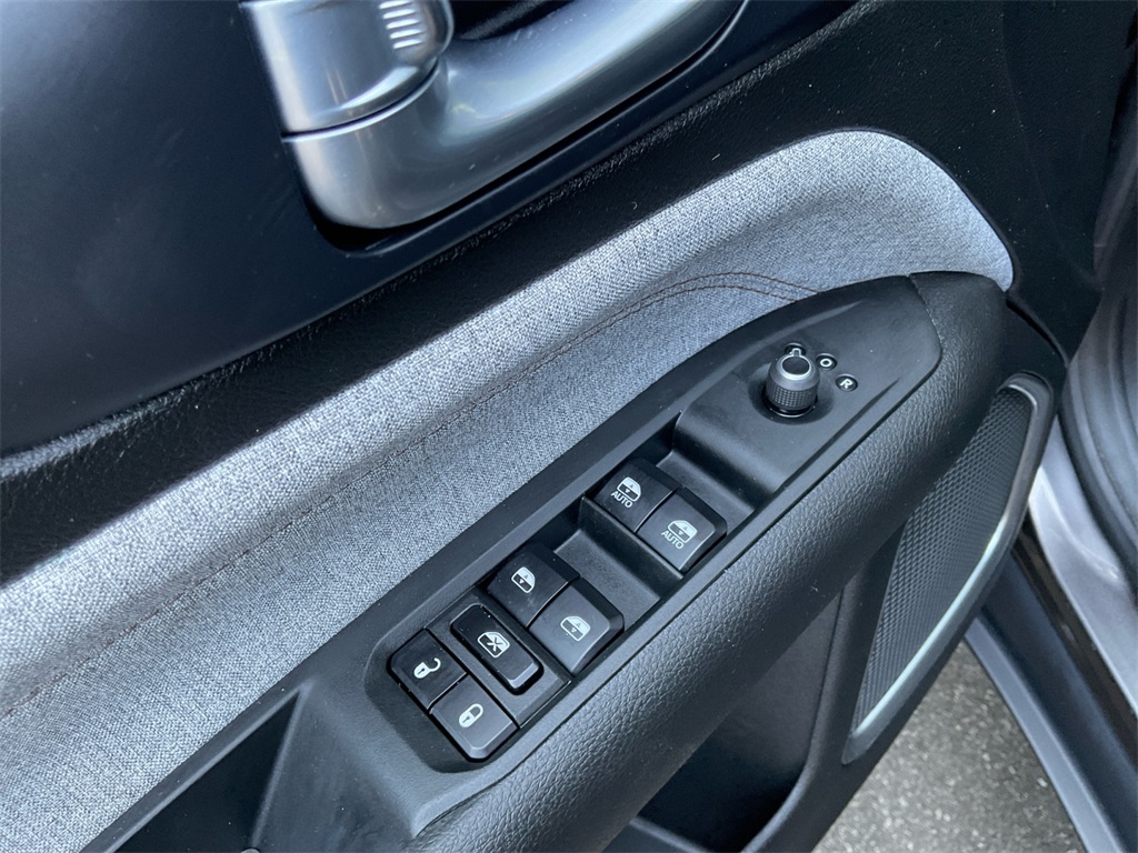 2023 Jeep Compass Latitude Lux photo 32