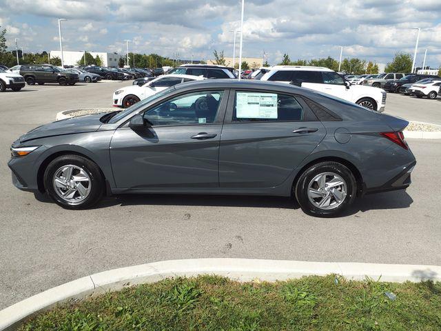 2025 Hyundai Elantra SE's photo