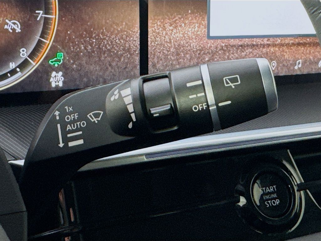 2025 Infiniti QX80 Luxe photo 8