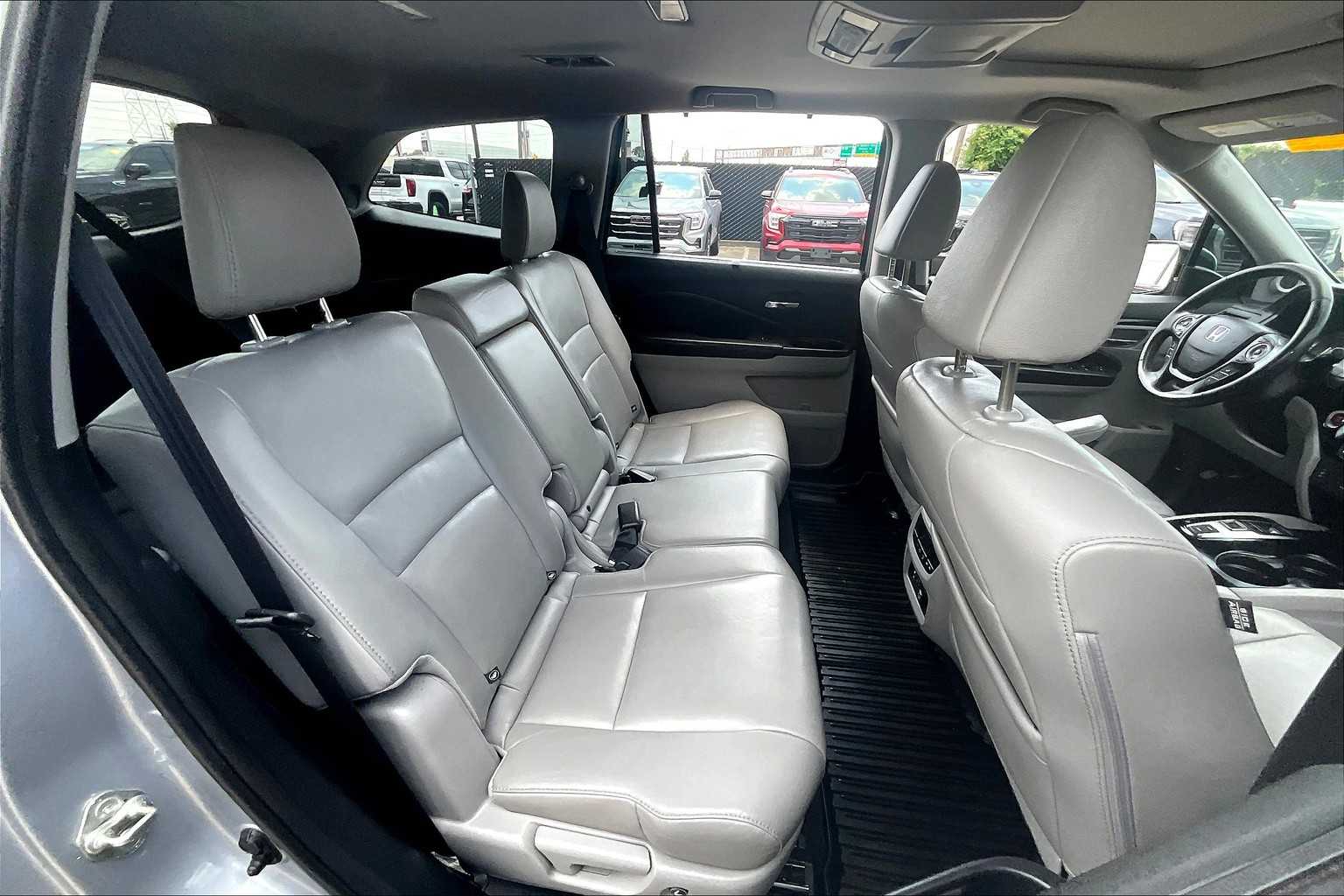 2018 Honda Pilot Touring photo 19