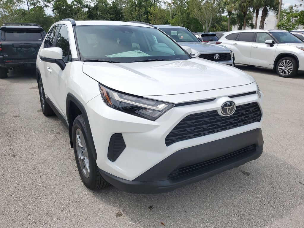 2025 Toyota RAV4 Hybrid XLE photo 2